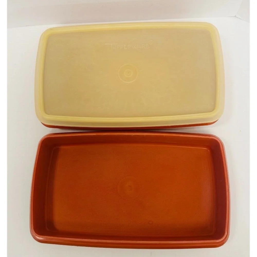 Tupperware Vintage Paprika 9x5